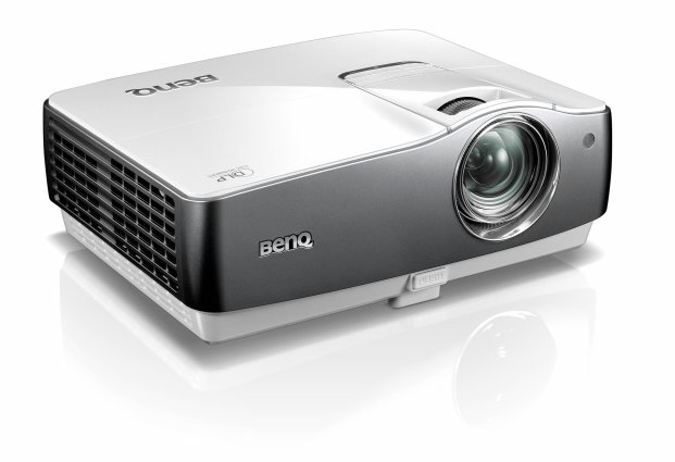Benq W1200 - Full HD проектор с управление на цветовете