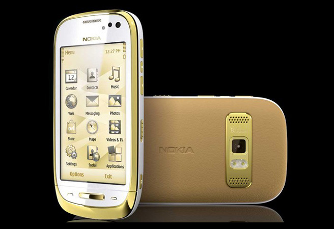 Златният смартфон Nokia Oro
