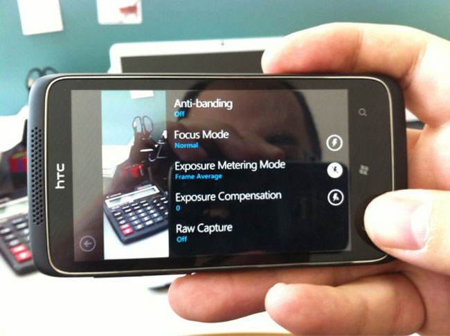 Появиха се снимки на 12-мегапикселов WP7 смартфон от HTC