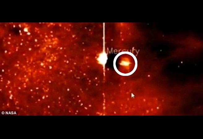 Снимки на NASA показват НЛО недалеч от Меркурий?