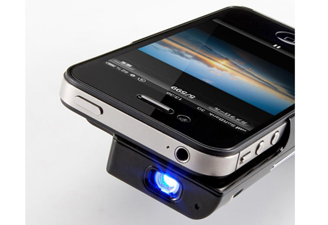 Sanwa 400-PRJ011 –  мини проектор за  iPhone 4/4S