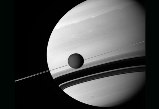  Cassini изпрати снимка на Титан и Сатурн