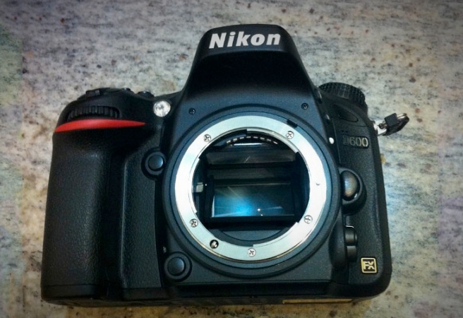 Nikon работи по евтин фул-фрейм огледално-рефлексен фотоапарат 
