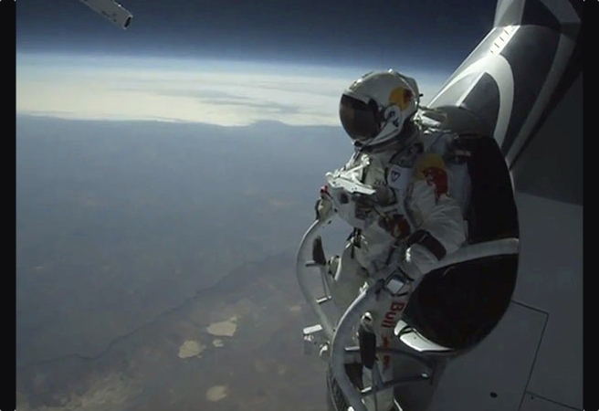 Феликс Баумгартнер ще скочи от ръба на Космоса на 8-ми октомври 