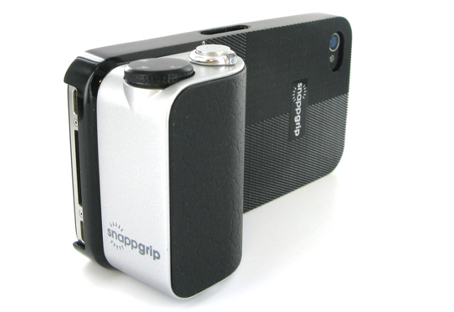 CES 2013: Превърнете смартфона си във фотоапарат със Snappgrip 