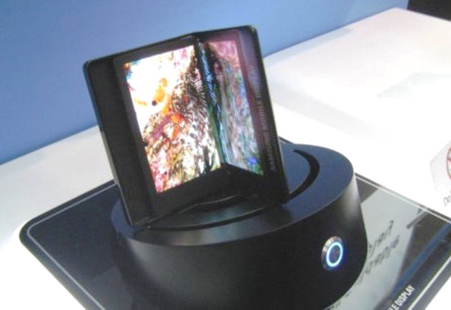 Samsung Galaxy Q – първи снимки на модела с два дисплея
