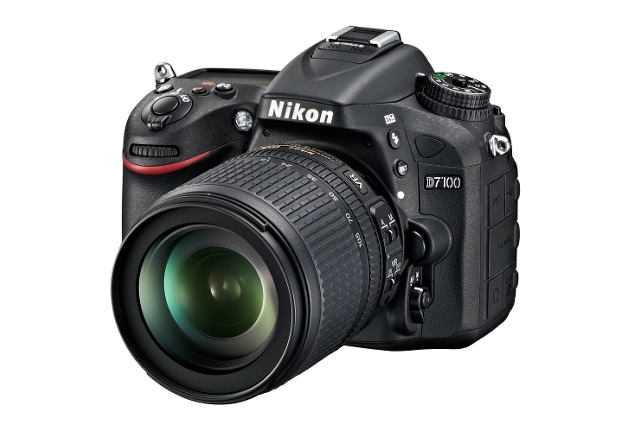 Nikon D7100 се позиционира между D7000 и D600