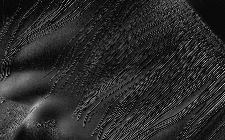 Следите по дюните на Марс – образувани от сух лед