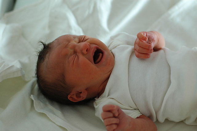 Учени разработват анализатор на бебешки плач