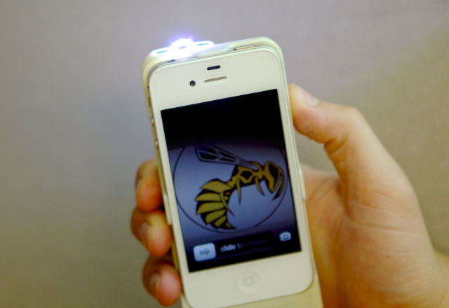 iPhone ни защитава от недоброжелатели чрез електрически шок