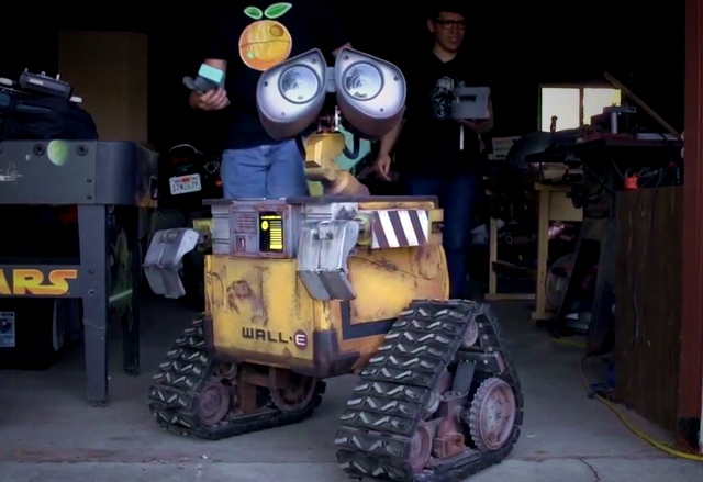 Реалистичен роботизиран модел на Wall-E в YouTube Geek Week