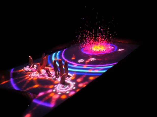 Kinect превръща водна повърхност в тъчскрийн