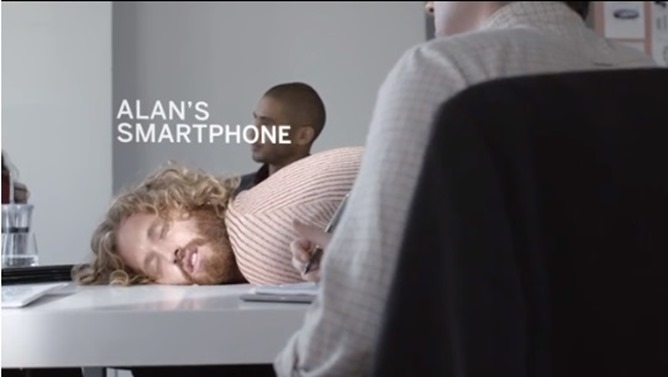 И Motorola се включват в „хапливите“, но забавни реклами