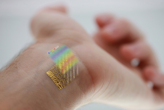 Електронна татуировка следи температурата на тялото ни