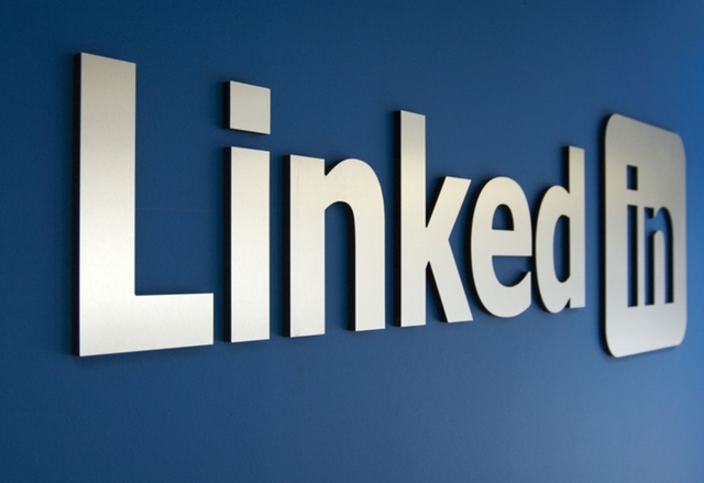 Потребители съдят LinkedIn за хакване на имейли