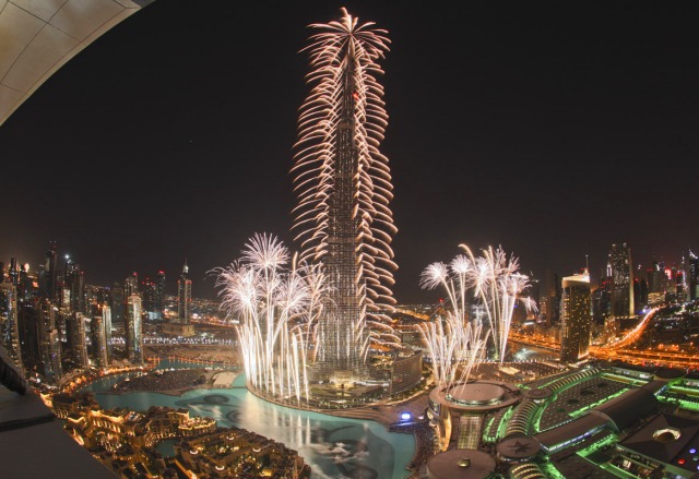 Дубай с феноменално шоу за Нова година. Влиза в рекордите на Гинес