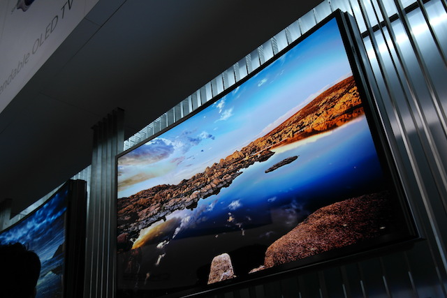 Samsung реши: огъващият се 85“ телевизор ще е в продажба още тази година 