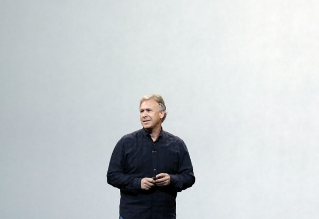 Фил Шилър от Apple спря да следва Nest в Twitter