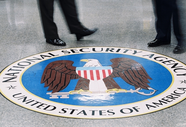 NSA пази данни за 20-30% от телефонните разговори в САЩ