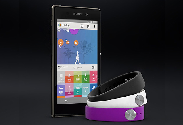 MWC 2014: SmartBand гривна и LifeLog приложение от Sony