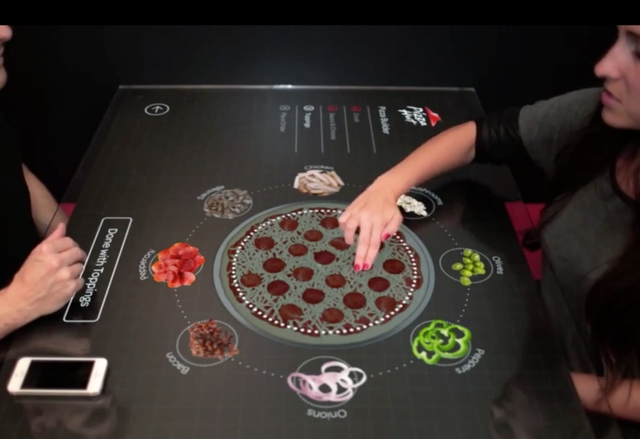 Pizza Hut с концепция за интерактивна сензорна маса
