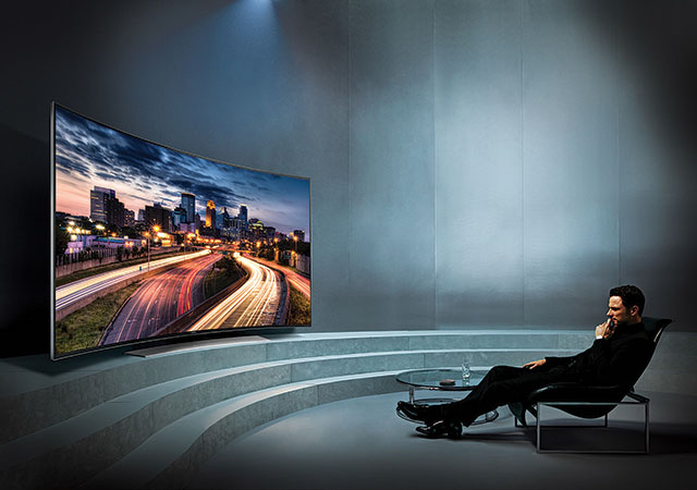 Samsung предлагат в България първия в света Curved UHD телевизор