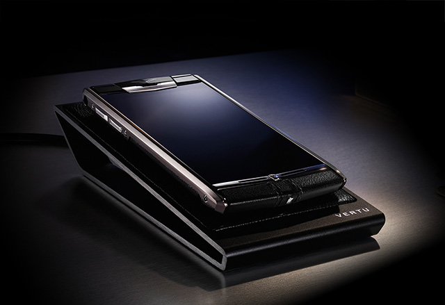 Vertu Signature Touch - ново поколение супер луксозен Android смартфон
