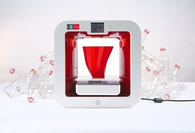 Coca-Cola и will.i.am представиха 3D принтер, печатащ с празни пластмасови бутилки