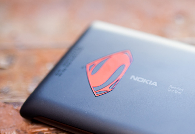 Nokia Superman в магазините на Verizon и AT&T до месец