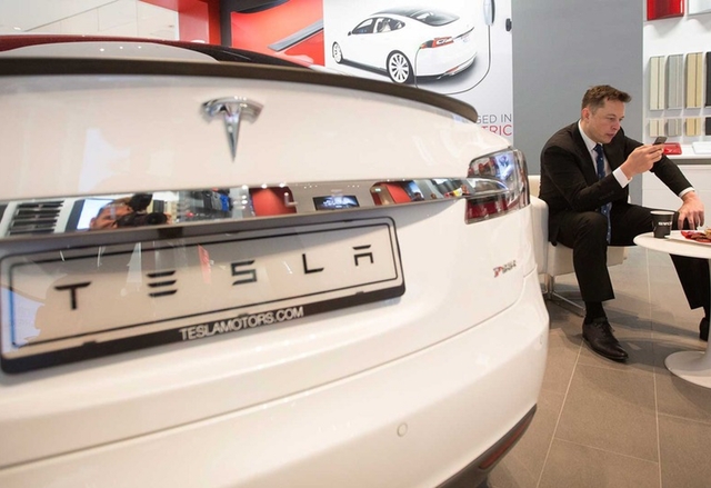 Tesla отваря зарядни станции в Лондон и Бирмингам