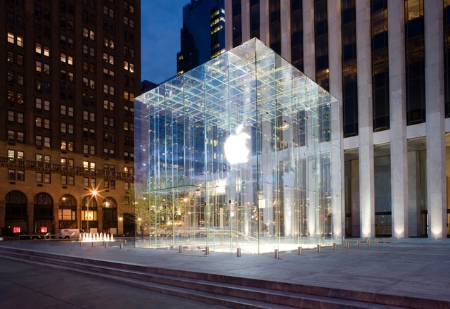 Apple патентова дизайна на легендарния си стъклен магазин в Ню Йорк
