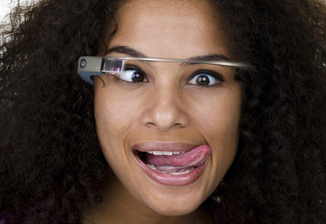 Google Glass вече се продава през Google Play. Цената остава 1500 долара