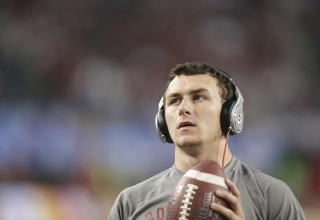 NFL забрани на играчите да носят слушалки Beats