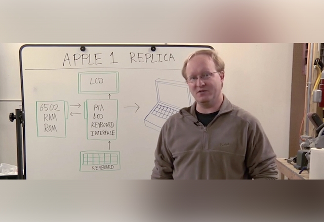 Бен Хек създава реплика на Apple I със стандартни части