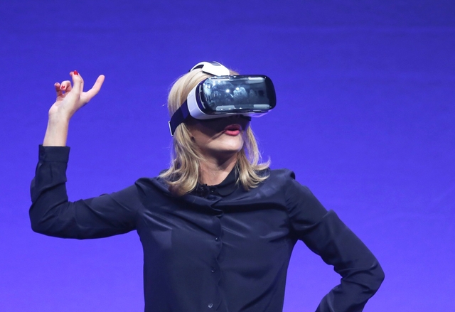 Започват продажбите на Samsung Gear VR, цената е 199 долара