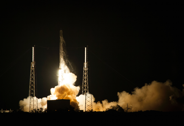 SpaceX не успя да приземи ракета върху кораб