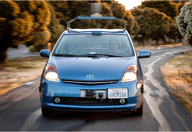 Google иска помощ от автомобилните производители за самоуправляващите й се коли