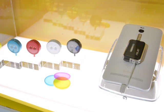 Asus представи допълнителна ксенонова светкавица за смартфони