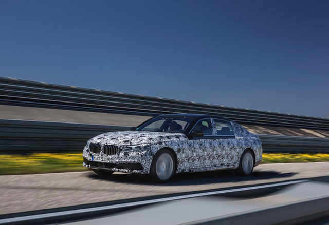 BMW Серия 7 с автономно паркиране и контрол с жестове