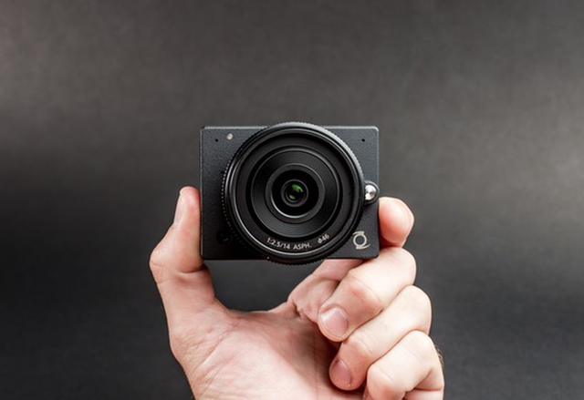 Z E1 е най-малката 4K камера със сменяеми обективи