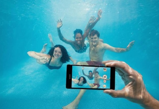 Снимате под вода със Sony Xperia Z5? Нарушавате гаранцията...