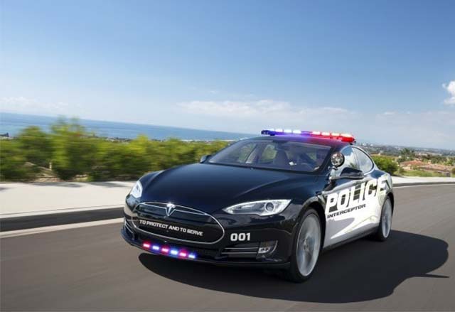Полицията на Лос Анджелис се сдоби с Tesla Model S P85D и BMW i3