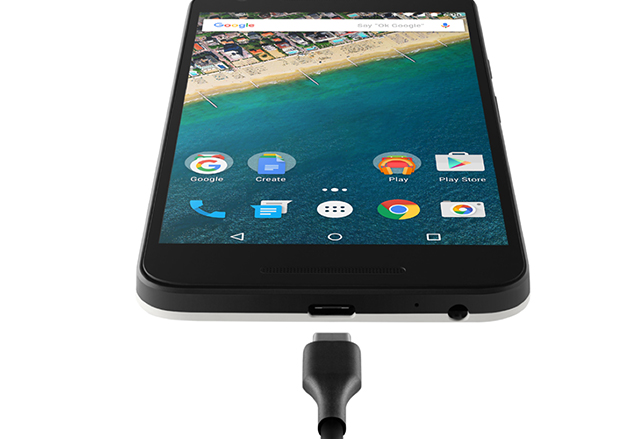 Nexus 5X идва с USB Type-C кабели, но без преходник за връзка с компютър без USB Type-C вход 