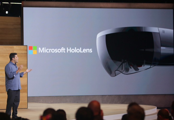 Microsoft HoloLens достъпни за разработчици в началото на 2016, цената е 3000 долара