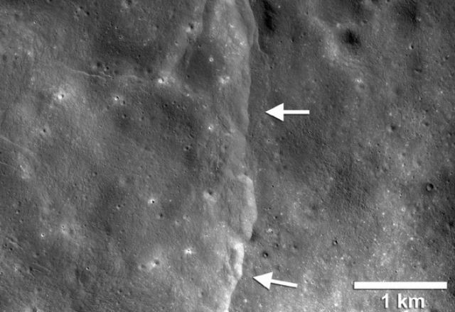 Гравитацията на Земята деформира осезаемо повърхността на Луната