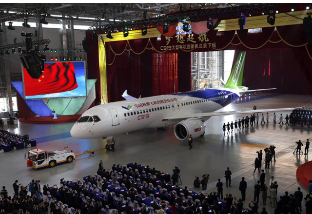 Китай представи първия си пътнически самолет C919 