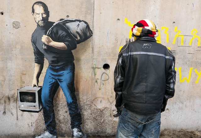 Banksy нарисува Стив Джобс в лагер за сирийски бежанци