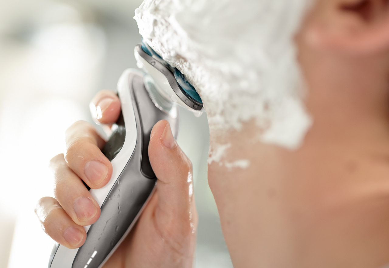 За бръсненето и технологиите, които ни спасяват (Philips 7000)