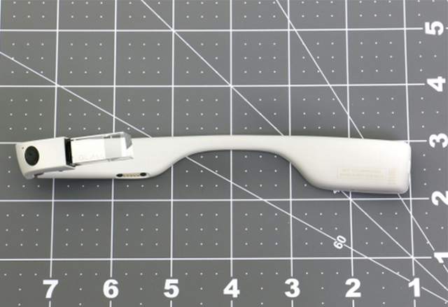 Обновената версия на Google Glass се появи в документи на FCC