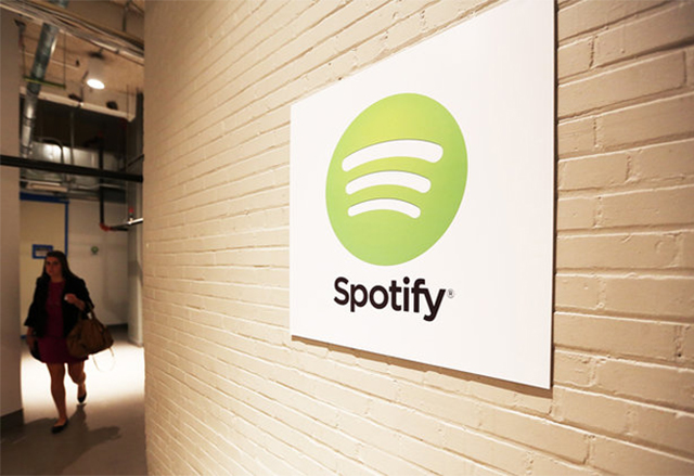 Дейвид Лоуъри съди Spotify за 150 млн. долара за нарушени авторски права